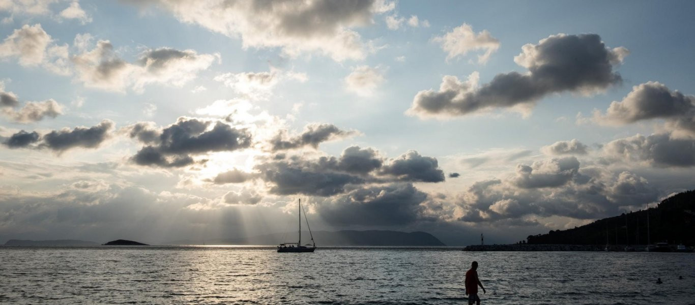 Πέφτει η θερμοκρασία από την Πέμπτη - Νεφώσεις και τοπικές βροχές